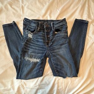 Distressed High Rise Jegging